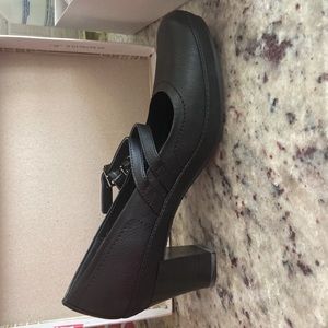 Black pumps - 10M -mootsies tootsies